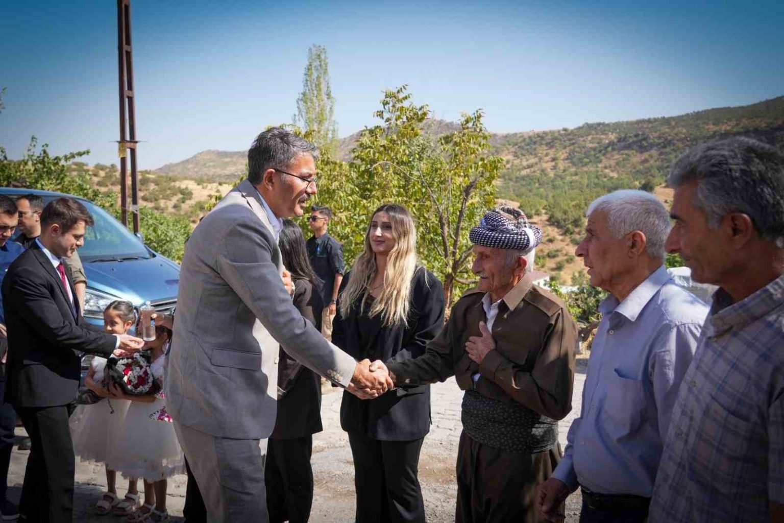 vali-celik-sinirdaki-calismalari-yerinde-inceledi