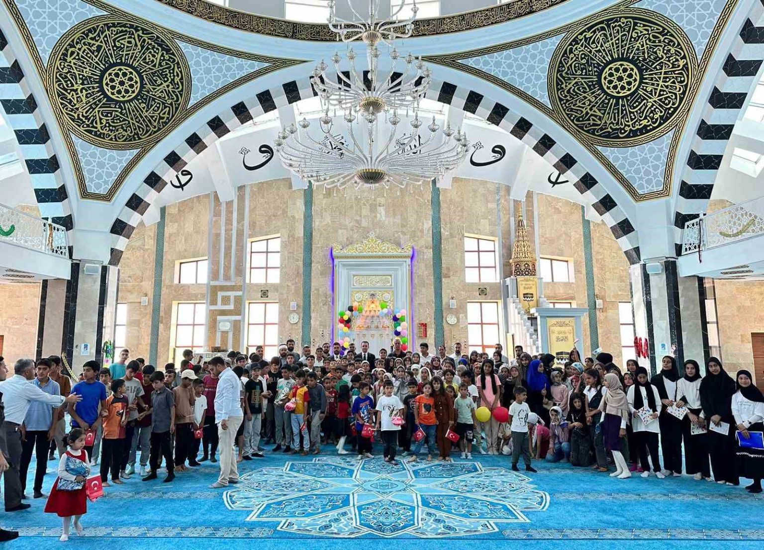 caldiranda-yaz-kuran-kurslari-sona-erdi-basarili-ogrencilere-odullerini-kaymakam-ve-muftu-takdim-etti