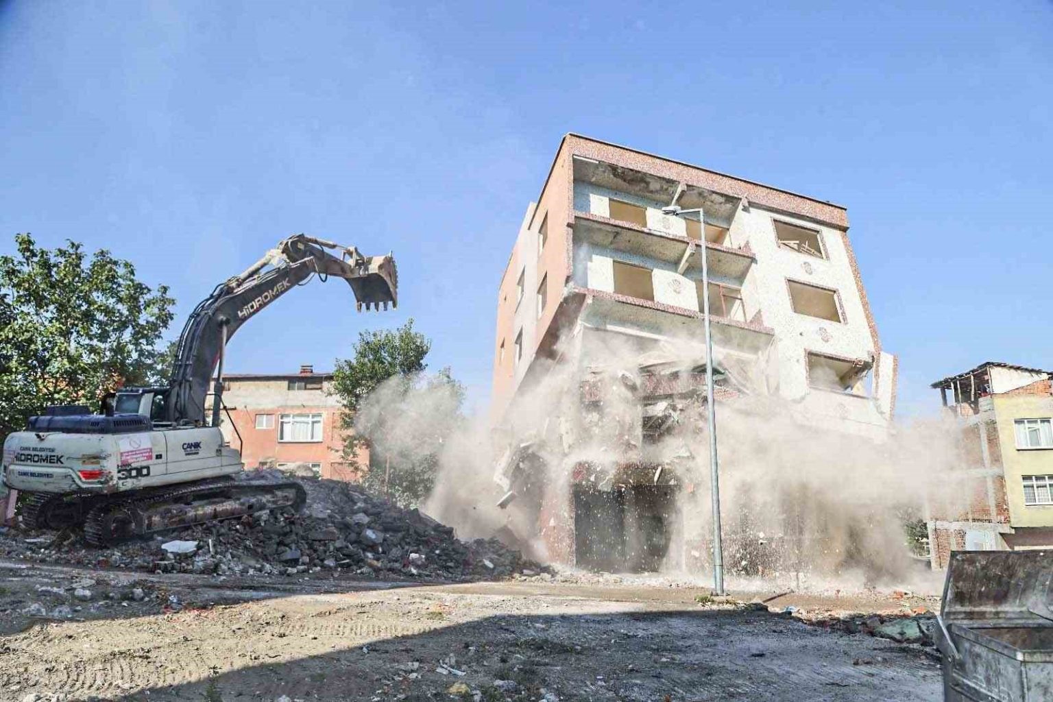 canikte-depreme-dayaniksiz-741-bina-yikiliyor