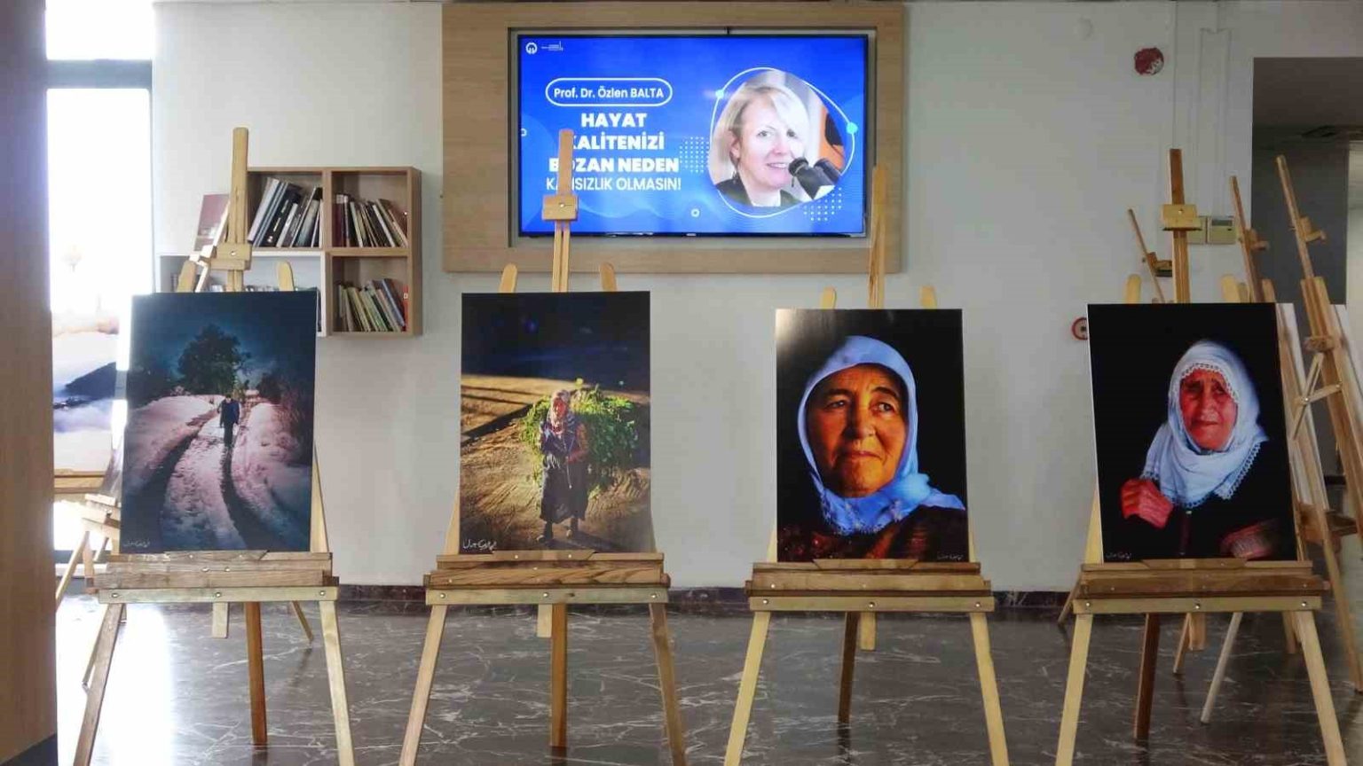ilk-fotograf-sergisini-calistigi-hastanede-acti