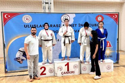 judo-turnuvasinda-nigdeli-sporculardan-buyuk-basari