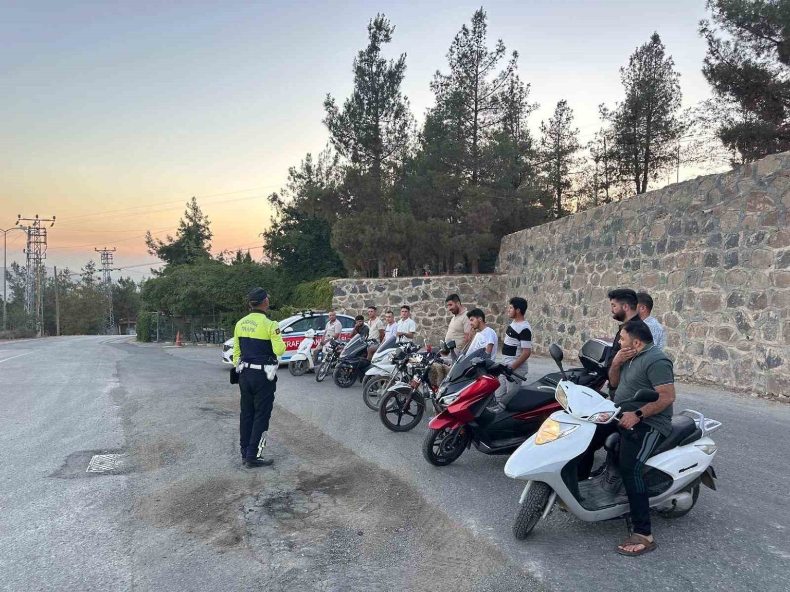 kiliste-jandarmadan-motosiklet-suruculerine-egitim-ve-denetim