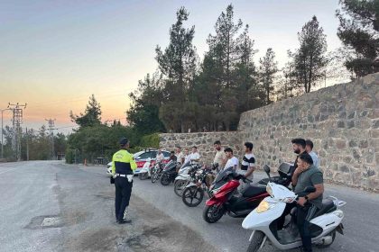 kiliste-jandarmadan-motosiklet-suruculerine-egitim-ve-denetim