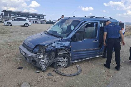 kutahya-hisarcikta-trafik-kazasi-2-yarali