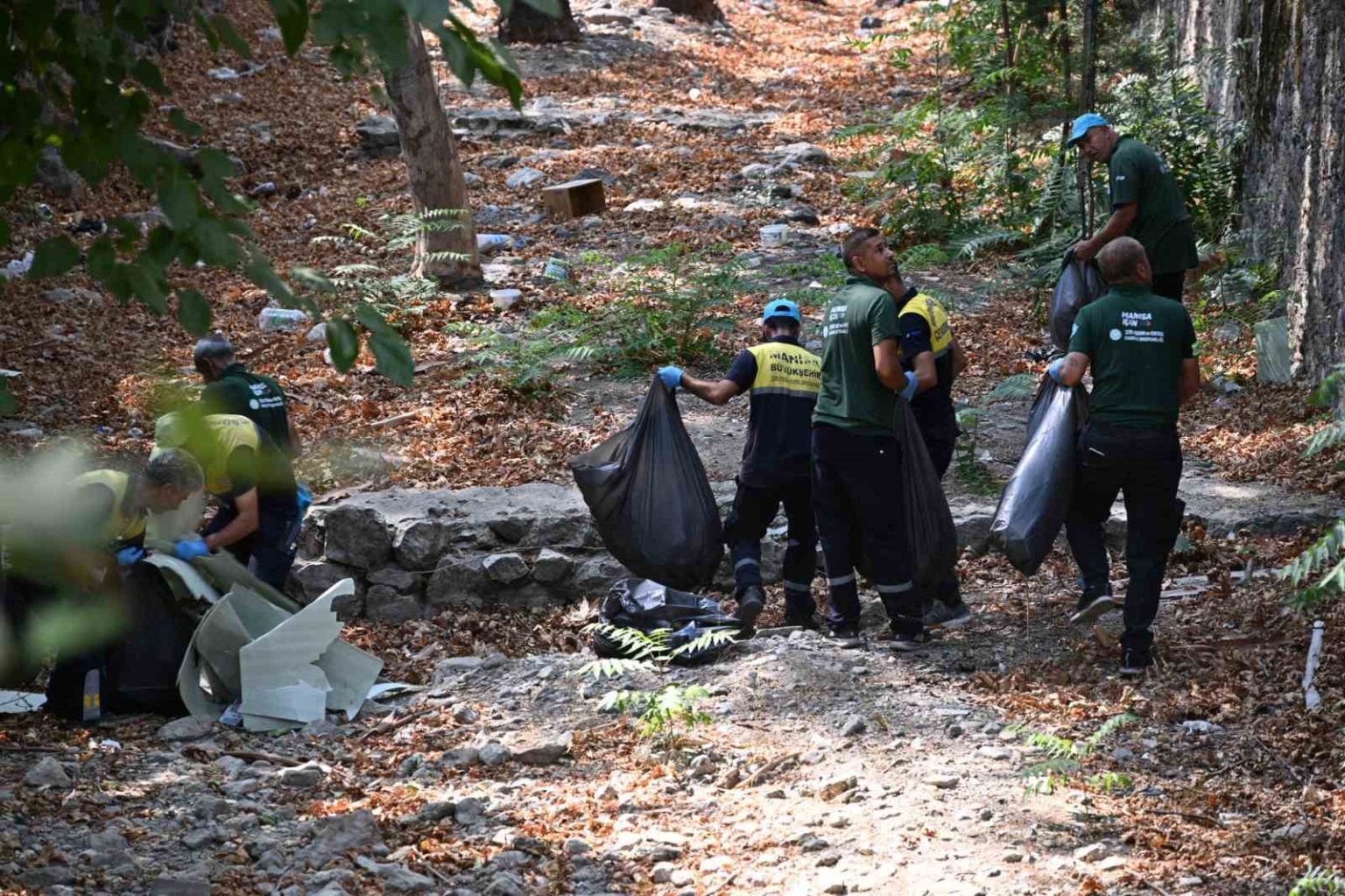 manisa-buyuksehir-caybasi-deresinin-rutin-temizligini-tamamladi