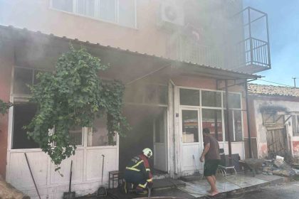 nazillideki-ekmek-firininda-cikan-yangin-panikletti