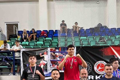 nigdeli-sporculardan-zafer-kupasinda-goz-kamastiran-performans