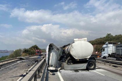 tanker-bariyerlere-girip-makasladi-ardindan-alev-aldi