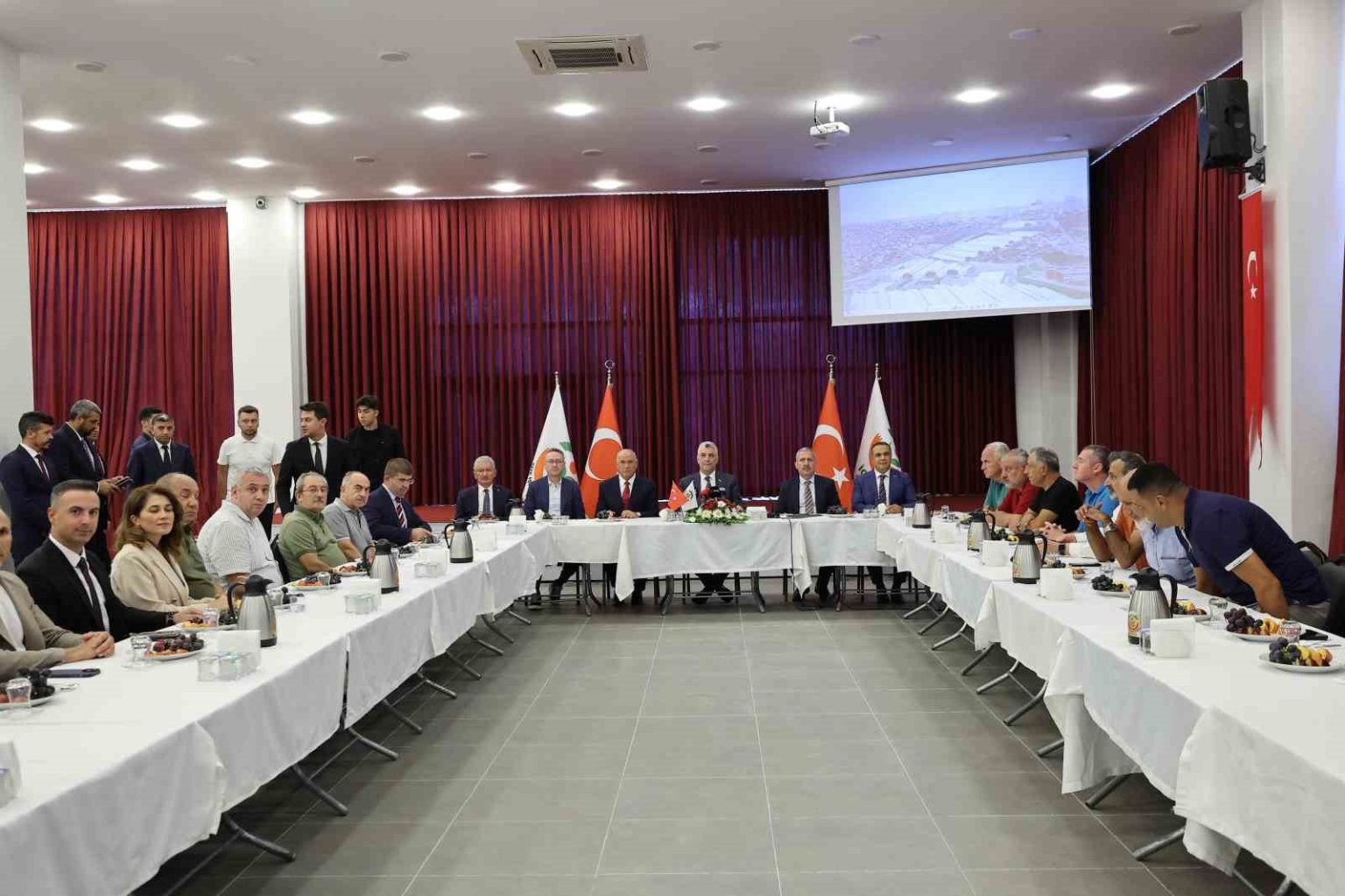 ticaret-bakani-omer-bolat-gida-toptancilari-ile-bir-araya-geldi