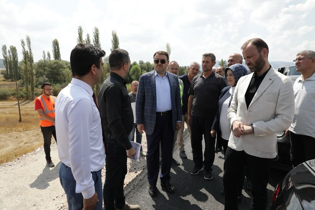 vali-musa-isin-hisarcik-emet-koprusunde-incelemelerde-bulundu
