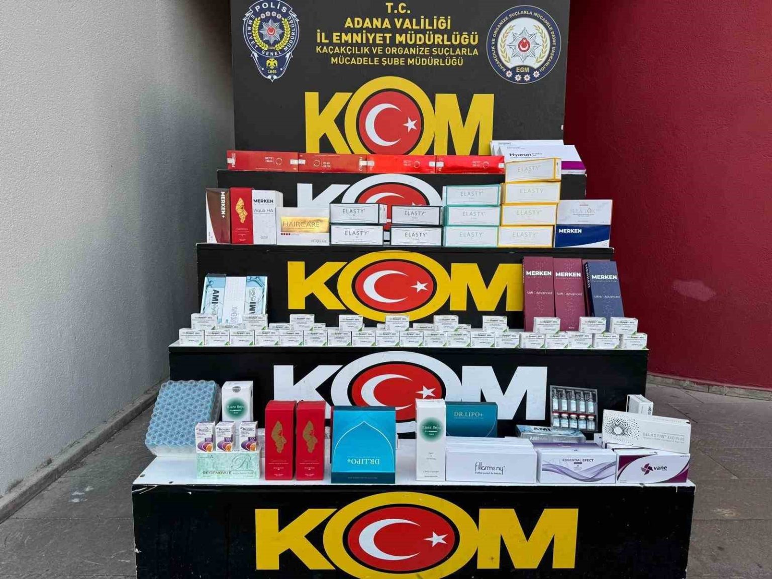 adanada-kacak-ilac-ve-tibbi-malzeme-operasyonu