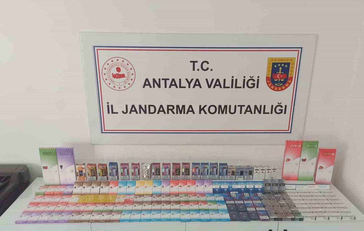 alanyada-kacak-sigara-operasyonunda-cok-sayida-malzemeye-el-konuldu