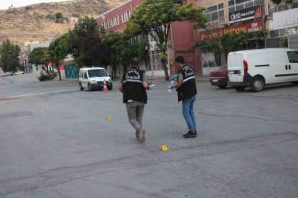 alkolun-sonu-kotu-bitti-aracina-kursun-yagdirdilar