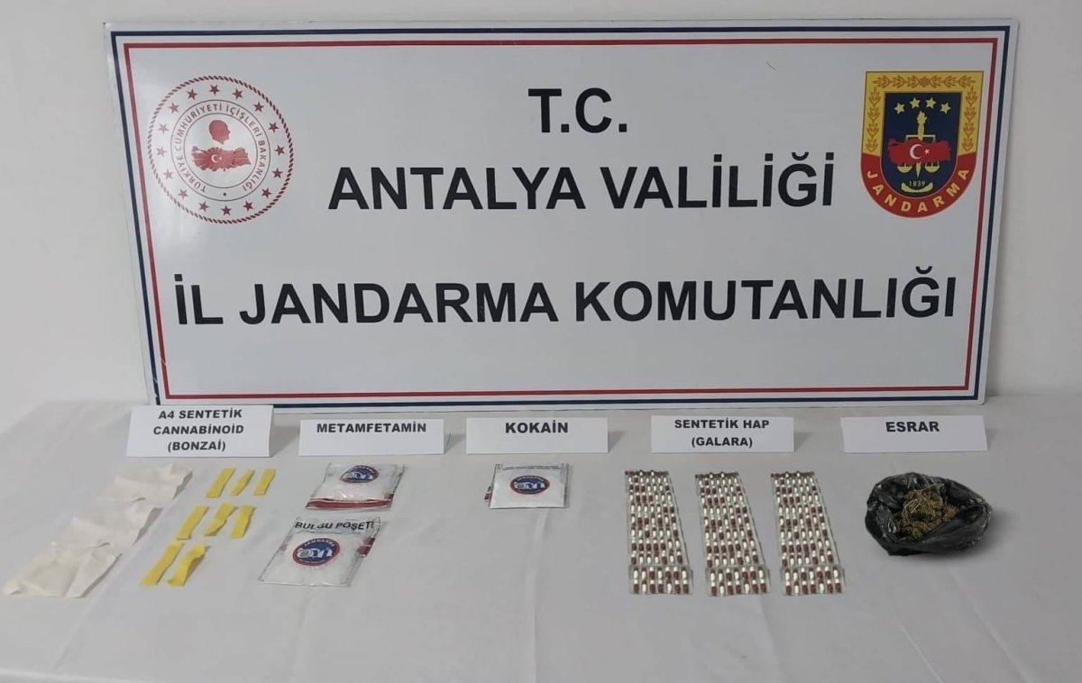 antalyada-uyusturucu-operasyonunda-cok-sayida-madde-ele-gecirildi