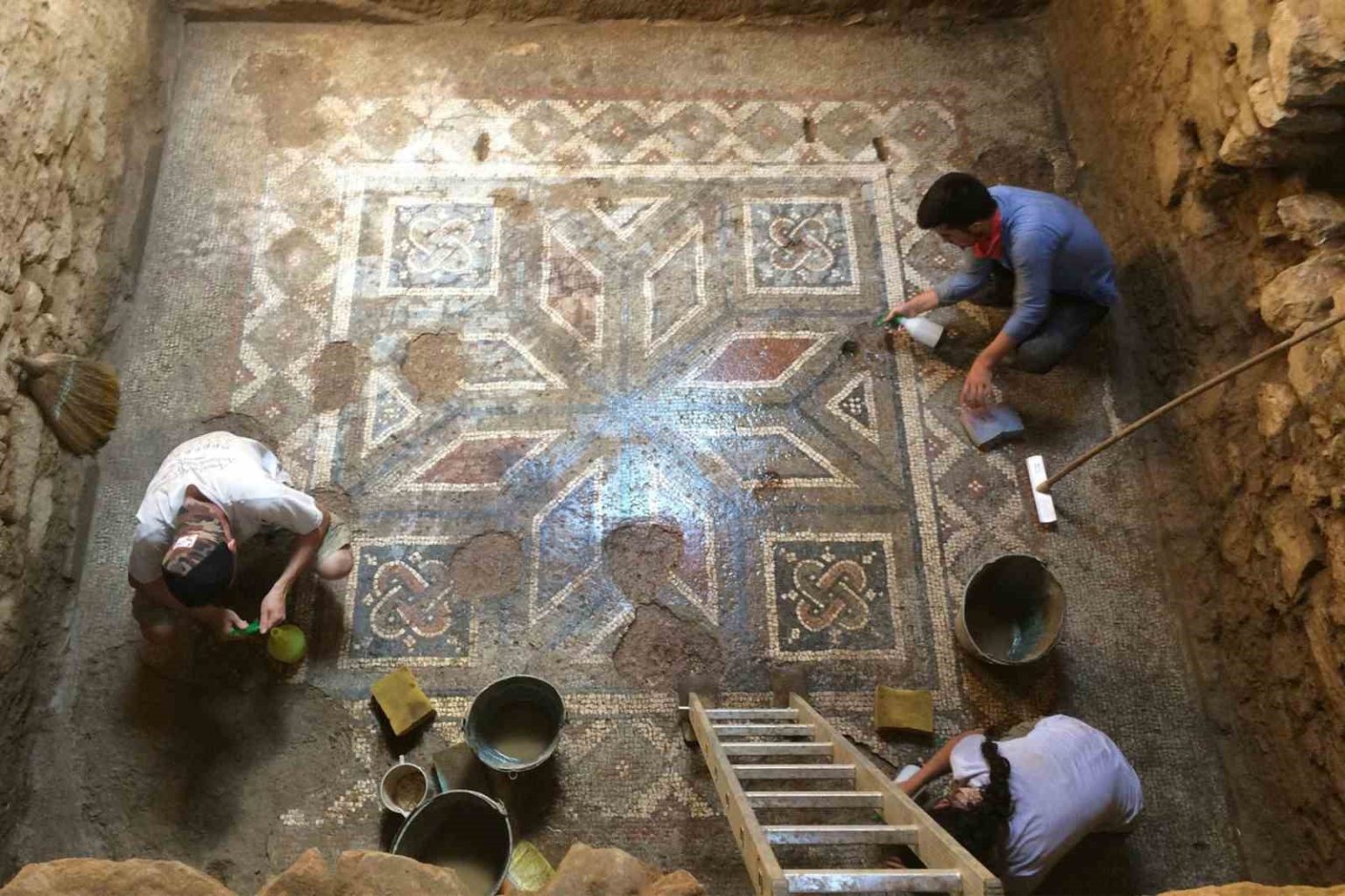 antik-kentlerde-ziyaretci-bilinci-uyarisi-kulturel-miras-ve-dogal-denge-tehlikede