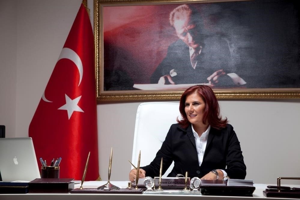 aydin-buyuksehir-belediye-baskani-cercioglu-chp-lideri-ozeli-mahkemeye-verdi