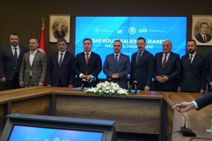 bakan-kacir-erzincanda-protokol-imza-torenine-katildi