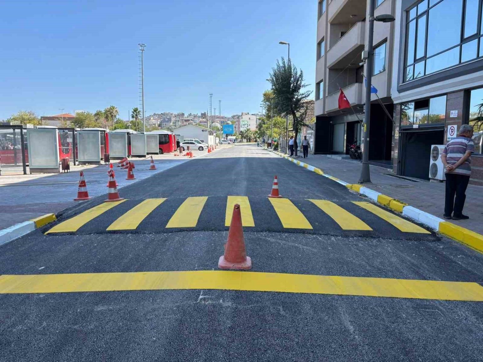 bandirmada-mehmet-akif-ersoy-caddesi-bastan-sona-yenilendi