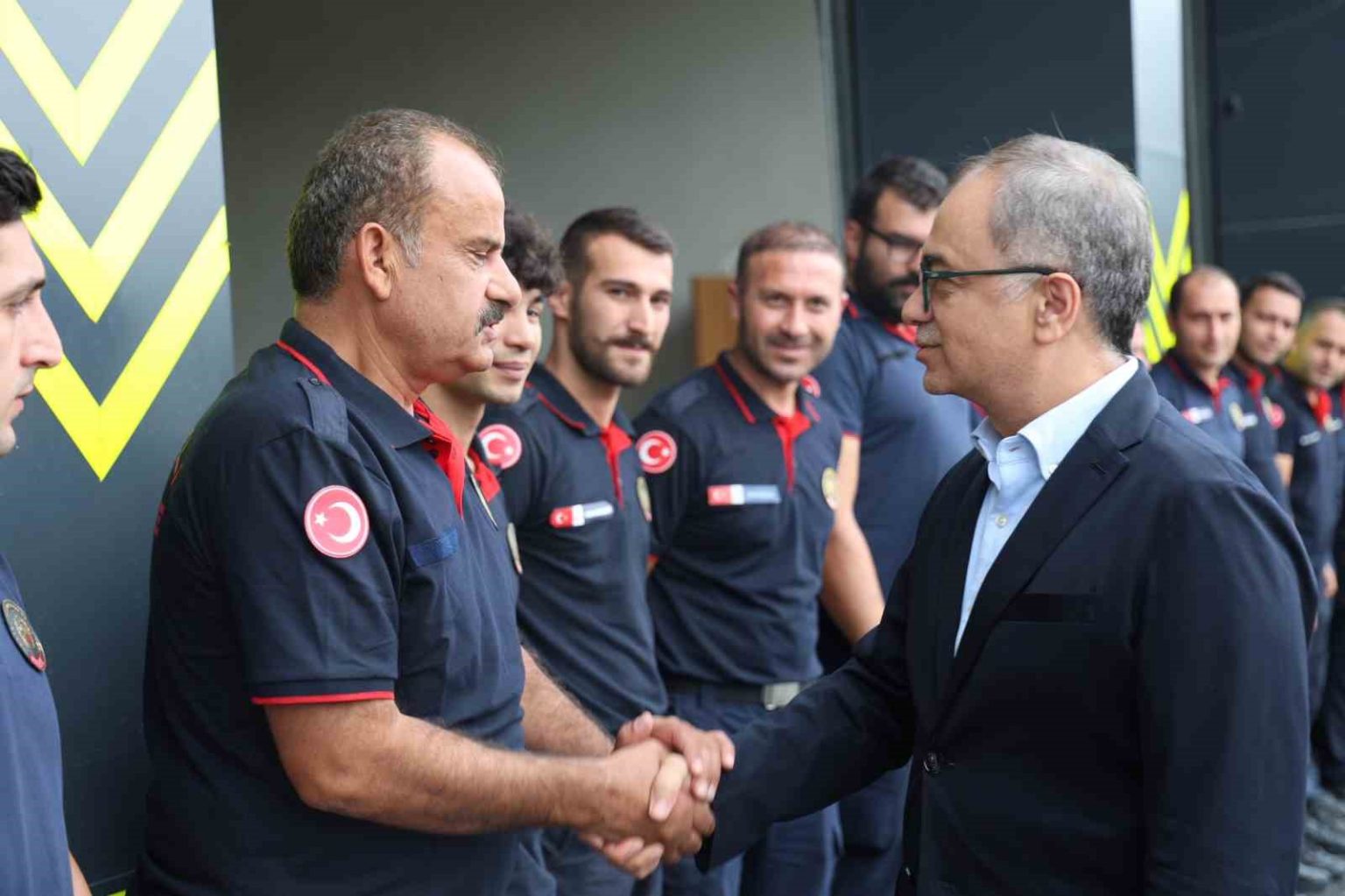 baraclidan-itfaiyecilere-moral-ziyareti-turkiyenin-en-gelismis-teskilati
