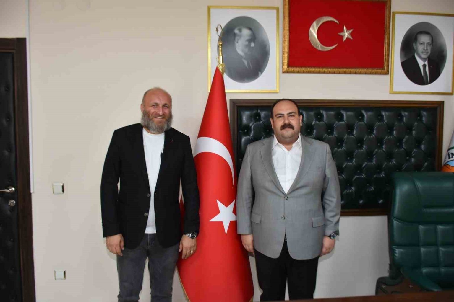 baskan-hamamcinin-konugu-unlu-oyuncu-cetin-altay-oldu