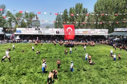 baskan-putun-pehlivanlari-seydikemer-er-meydaninda-yalniz-birakmadi