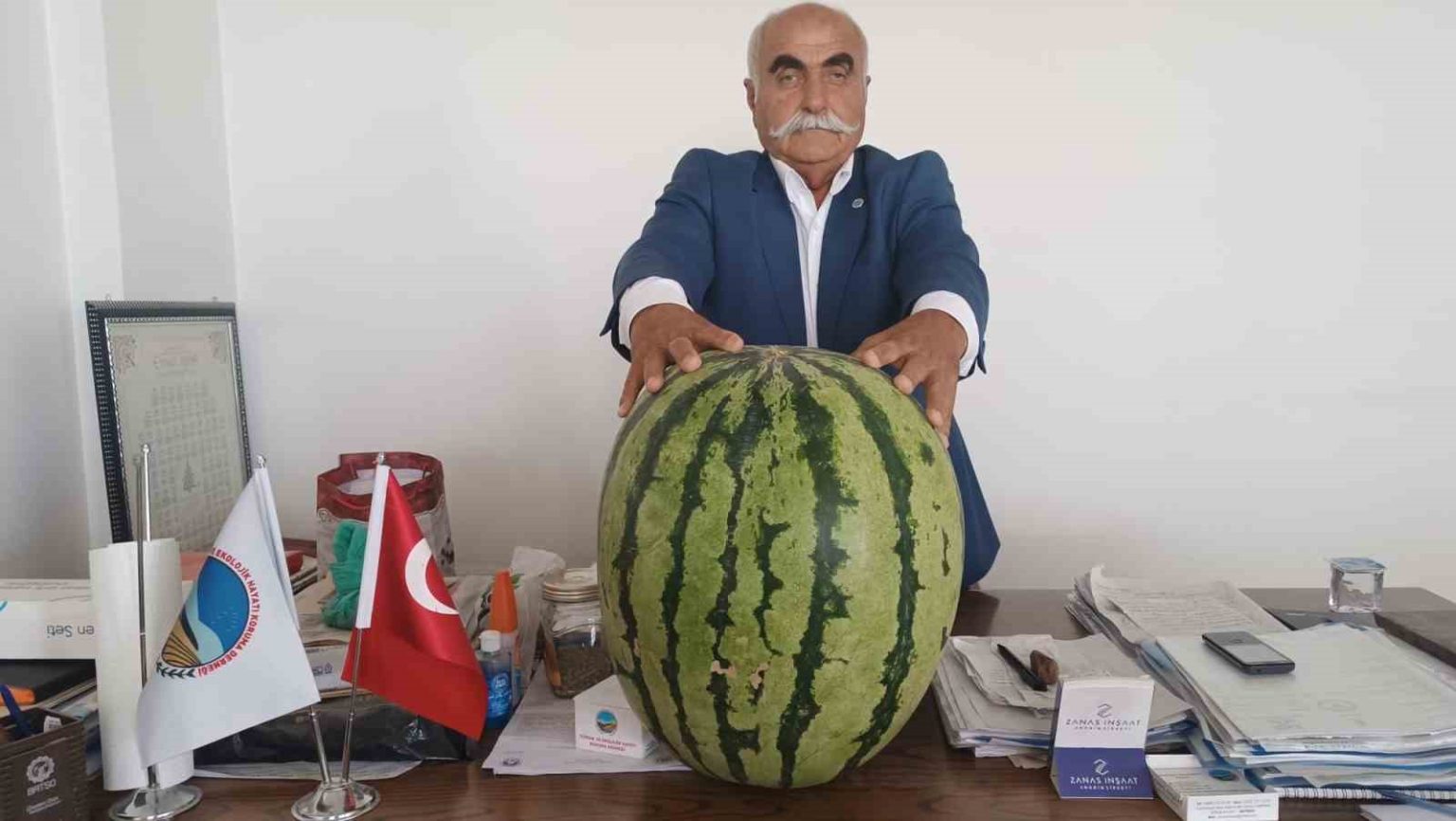 batmanda-45-kiloluk-karpuz-dikkat-cekti