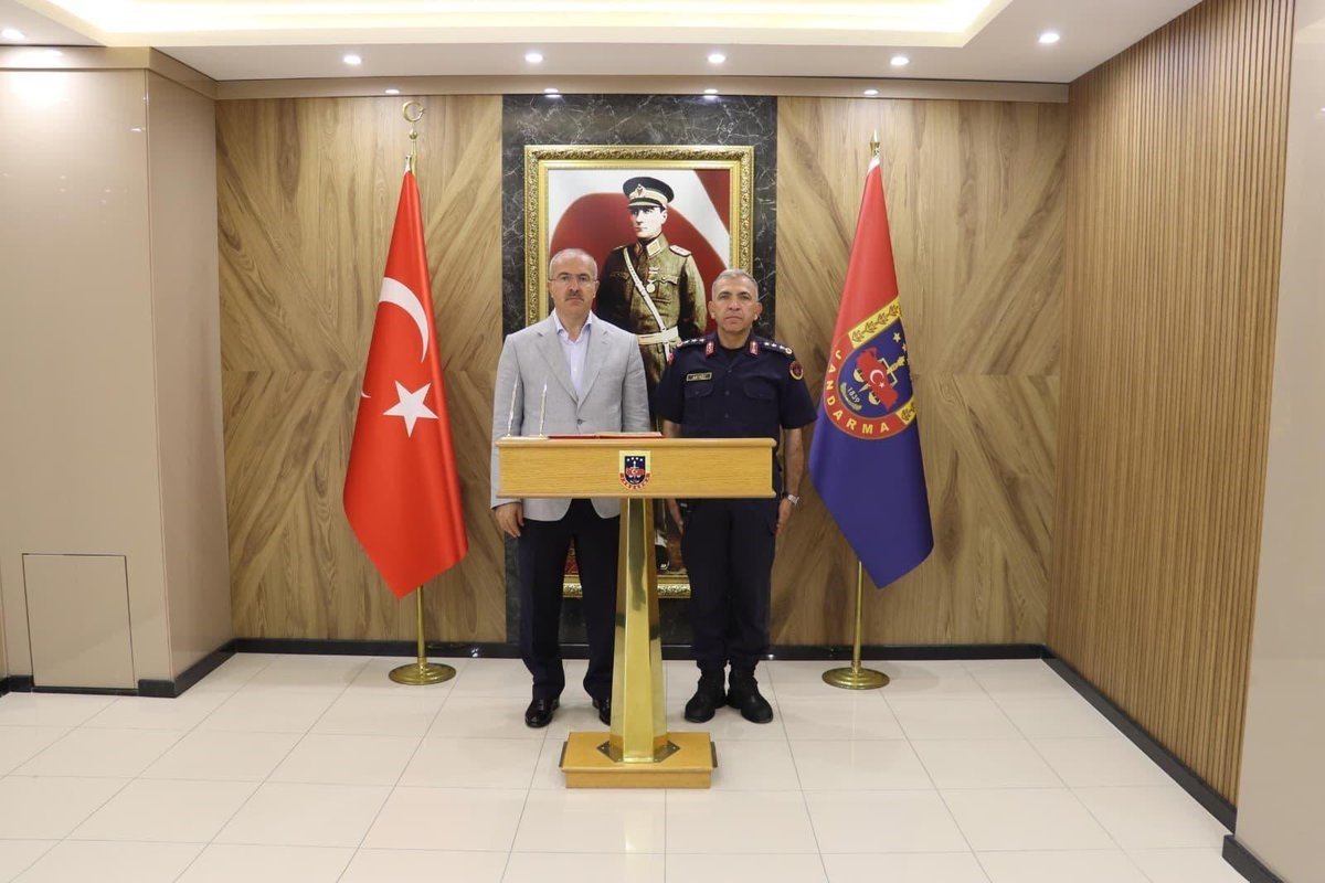 canakkale-valisi-toramandan-jandarma-kidemli-albay-akyuze-hayirli-olsun-ziyareti