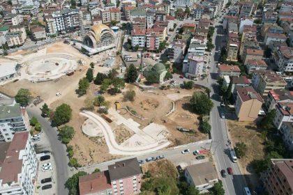 cayirova-kent-meydaninda-insaat-calismalari-devam-ediyor