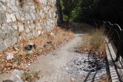 efeler-belediyesi-pinarbasi-alt-yolunu-unuttu-yol-copluge-dondu