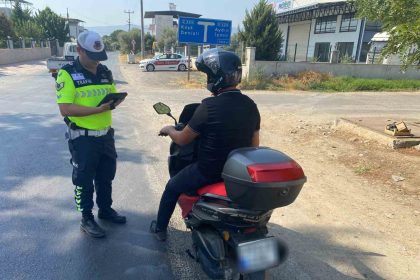 efelerde-motosiklet-suruculerine-trafik-bilgilendirmesi