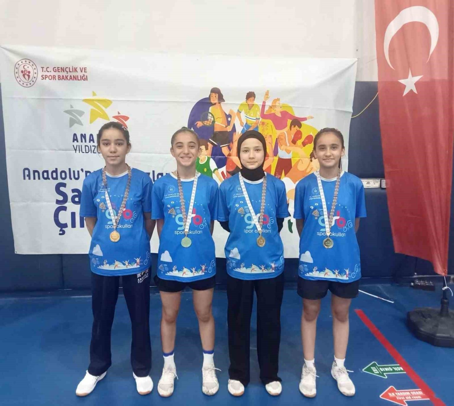 elazig-badminton-takimi-buyuk-basariya-imza-atti