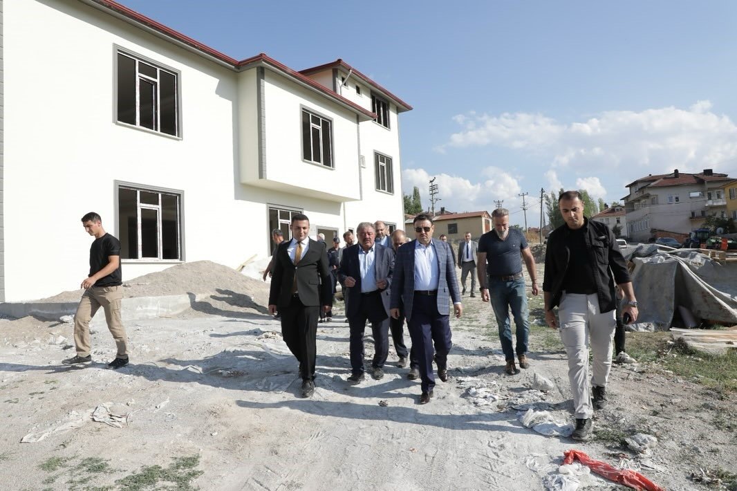 emet-gurpinar-koyluleri-kendi-imkanlariyla-sosyal-tesis-yapiyor
