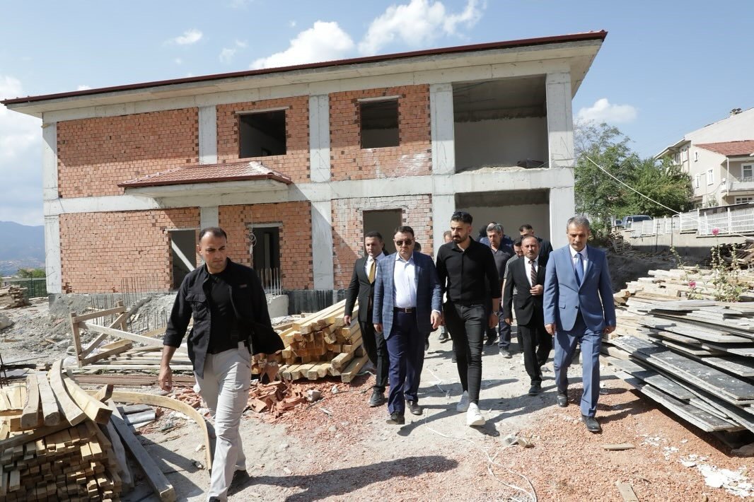 kutahya-valisi-musa-isin-emetteki-egitim-yatirimlarini-yerinde-inceledi