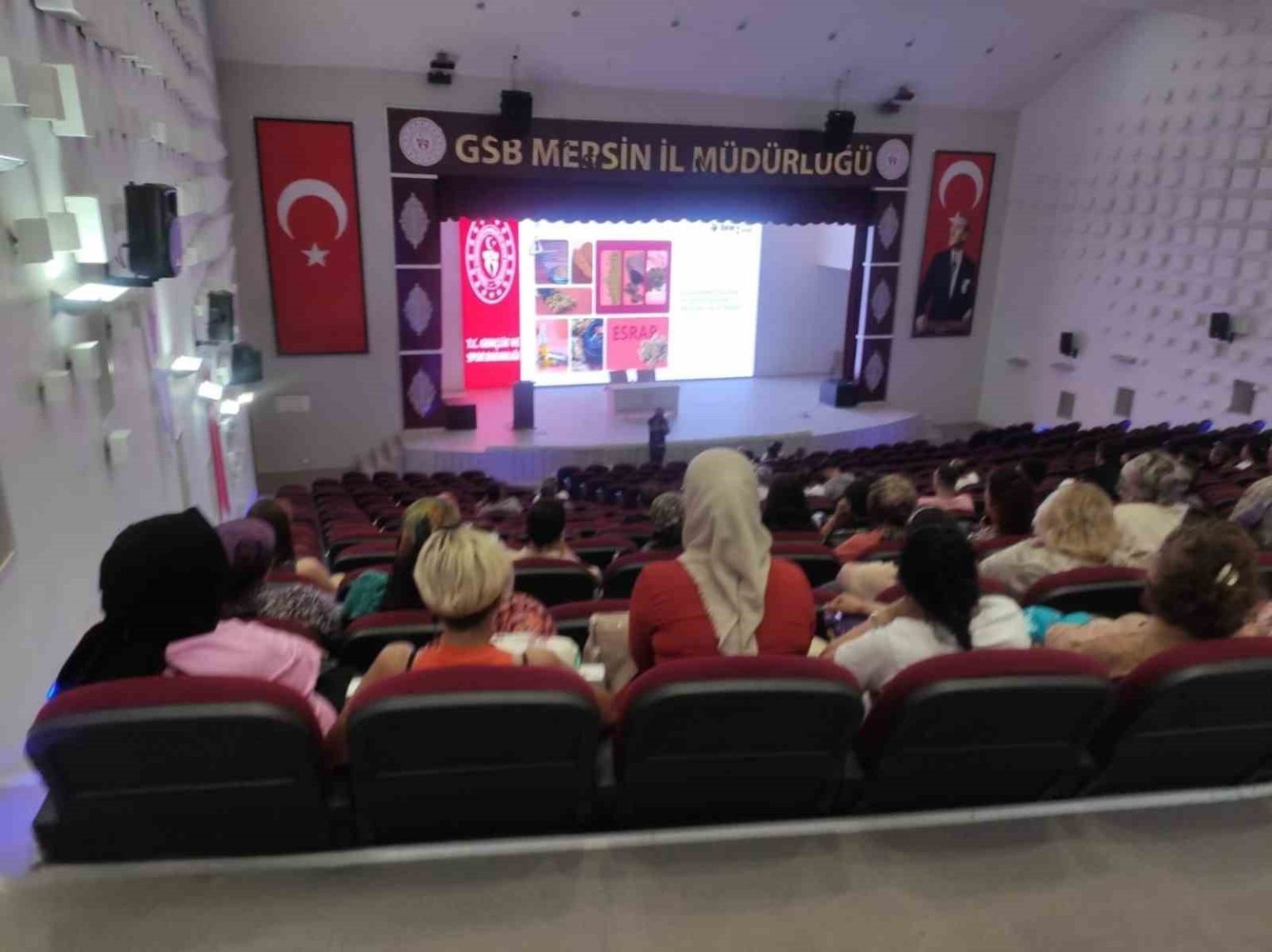 mersin-polisinin-bilgilendirme-faliyetleri-suruyor