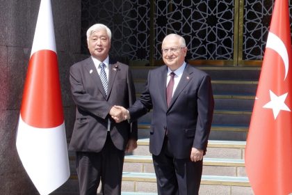 milli-savunma-bakani-guler-japonya-savunma-bakani-gen-nakatani-ile-bir-araya-geldi
