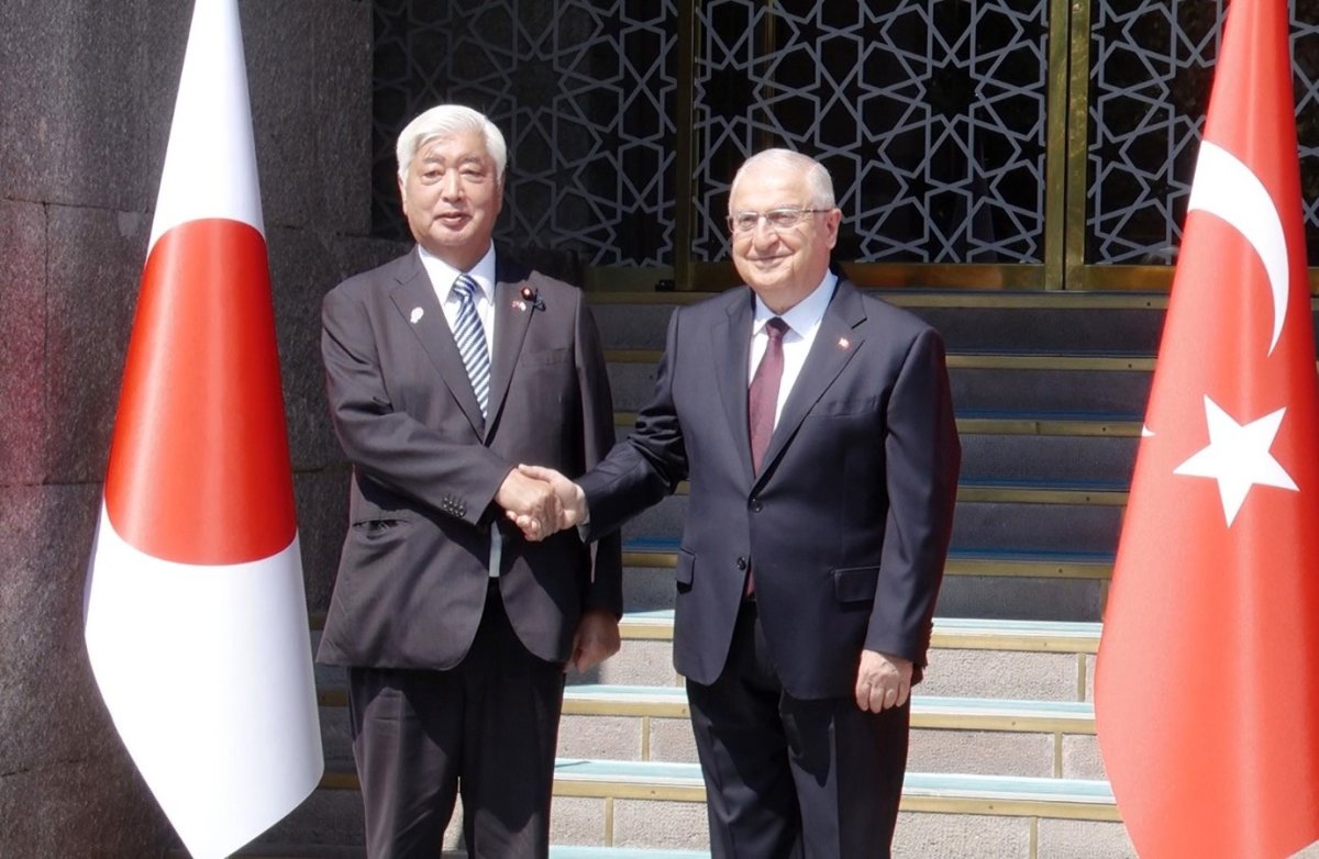 milli-savunma-bakani-guler-japonya-savunma-bakani-gen-nakatani-ile-bir-araya-geldi