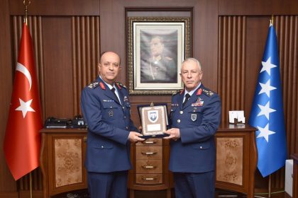 orgeneral-guneykaya-muharip-hava-kuvveti-komutanligi-gorevini-korgeneral-dalkirana-devretti