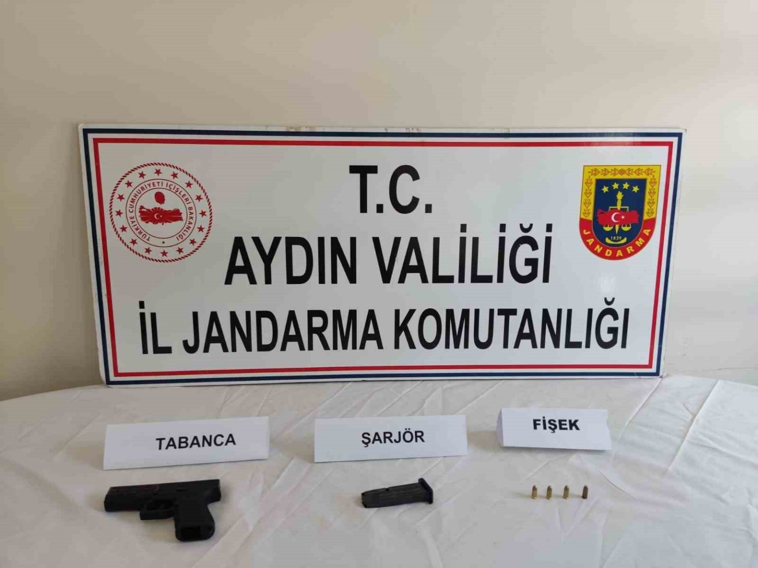 ruhsatsiz-silah-tasiyan-4-supheli-yakalandi