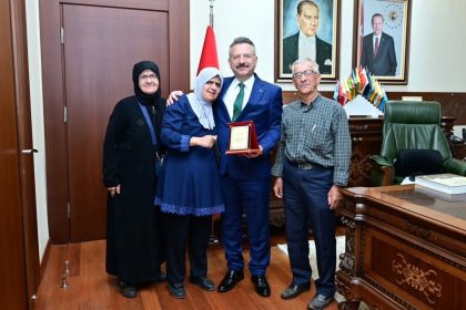 sehit-polis-aziz-orayin-ailesi-vali-aksoyu-ziyaret-etti