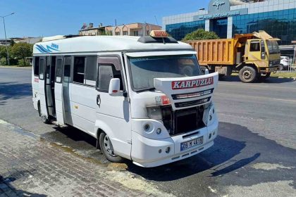 seyir-halindeki-yolcu-minibusu-alev-aldi-alevler-buyumeden-sonduruldu