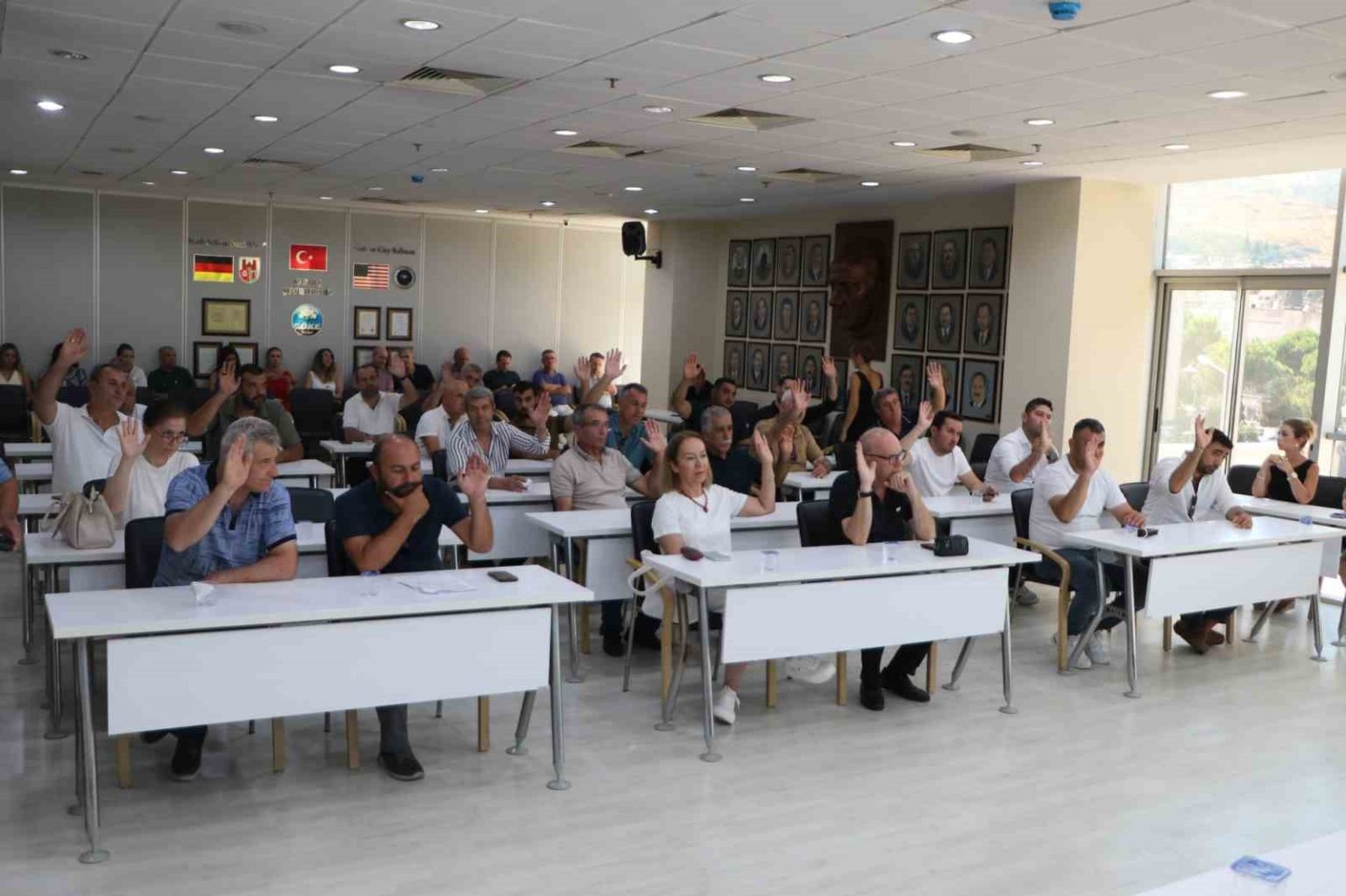 soke-belediye-meclisinde-chpden-5-kisi-istifa-etti
