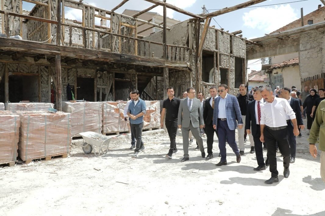 tarihi-emet-haninda-restorasyon-calismalari-devam-ediyor