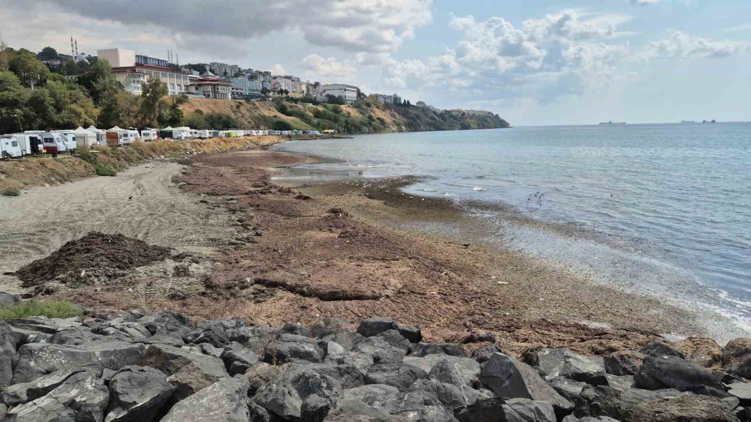 tekirdagda-deniz-adeta-kara-toprak-parcasina-donustu