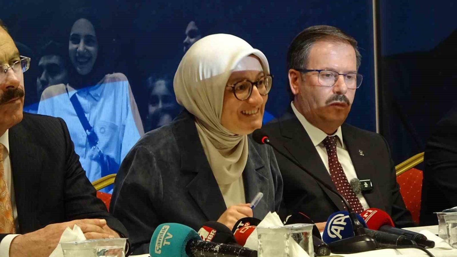 terorsuz-turkiye-toplantisinda-konusan-belgin-uygur-bembeyaz-sayfalara-hep-birlikte-nice-zaferleri-nice-kardeslik-sarkilarini-insallah-yazacagiz