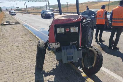 traktor-ile-otomobil-carpisti-3-yarali