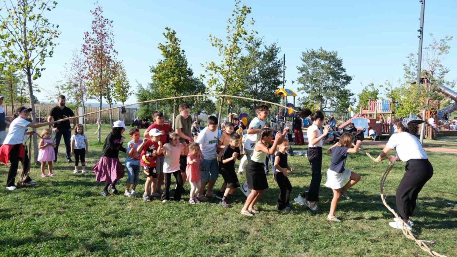 aileler-piknik-yapti-cocuklar-eglendi