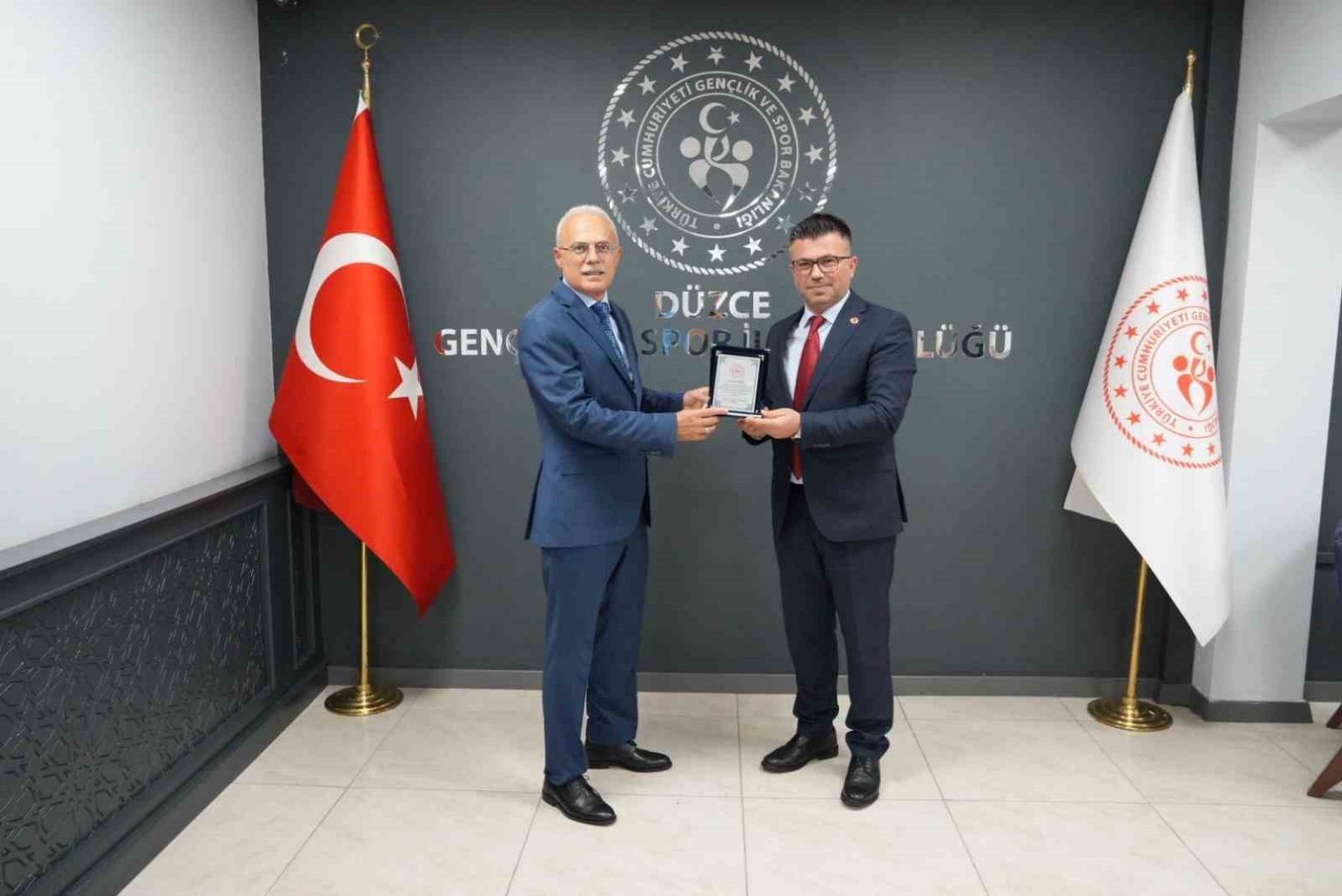 duzce-genclik-ve-spor-il-mudurlugunde-devir-teslim-toreni-gerceklestirildi