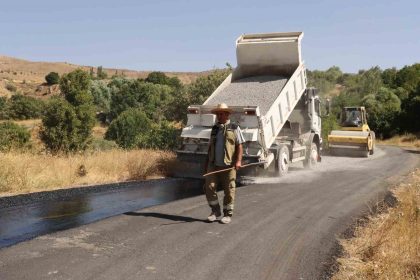 elazigin-koylerinde-asfaltlama-calismalari-suruyor