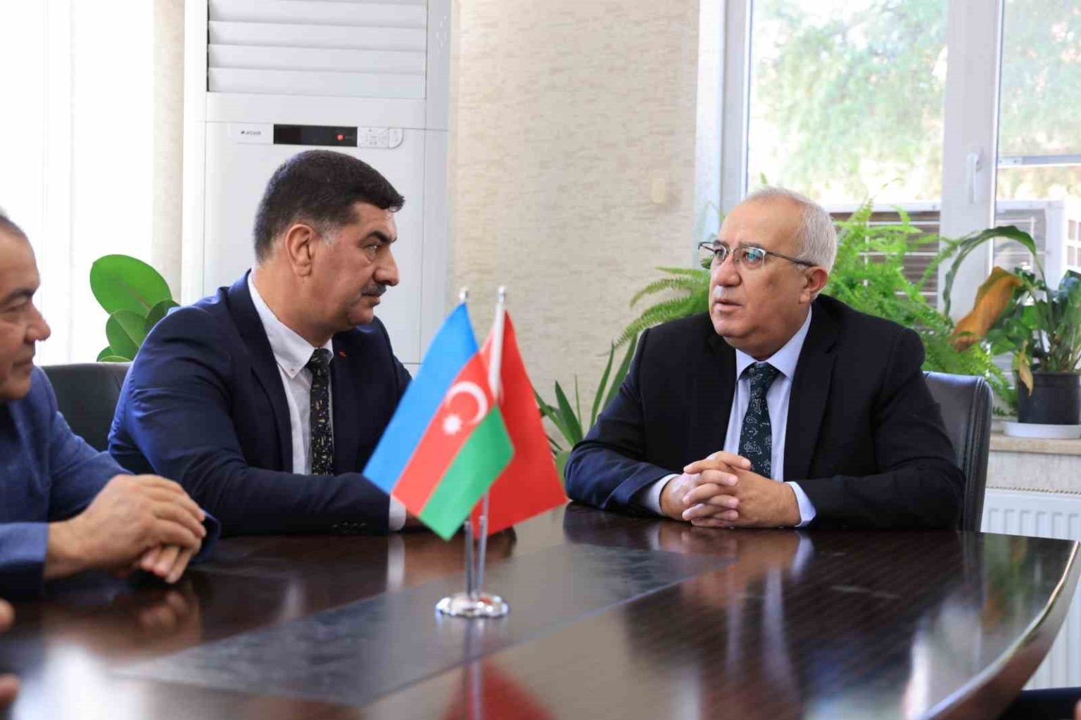 festival-icin-gelen-kardes-ulke-azerbaycan-heyeti-cameliye-hayran-kaldi