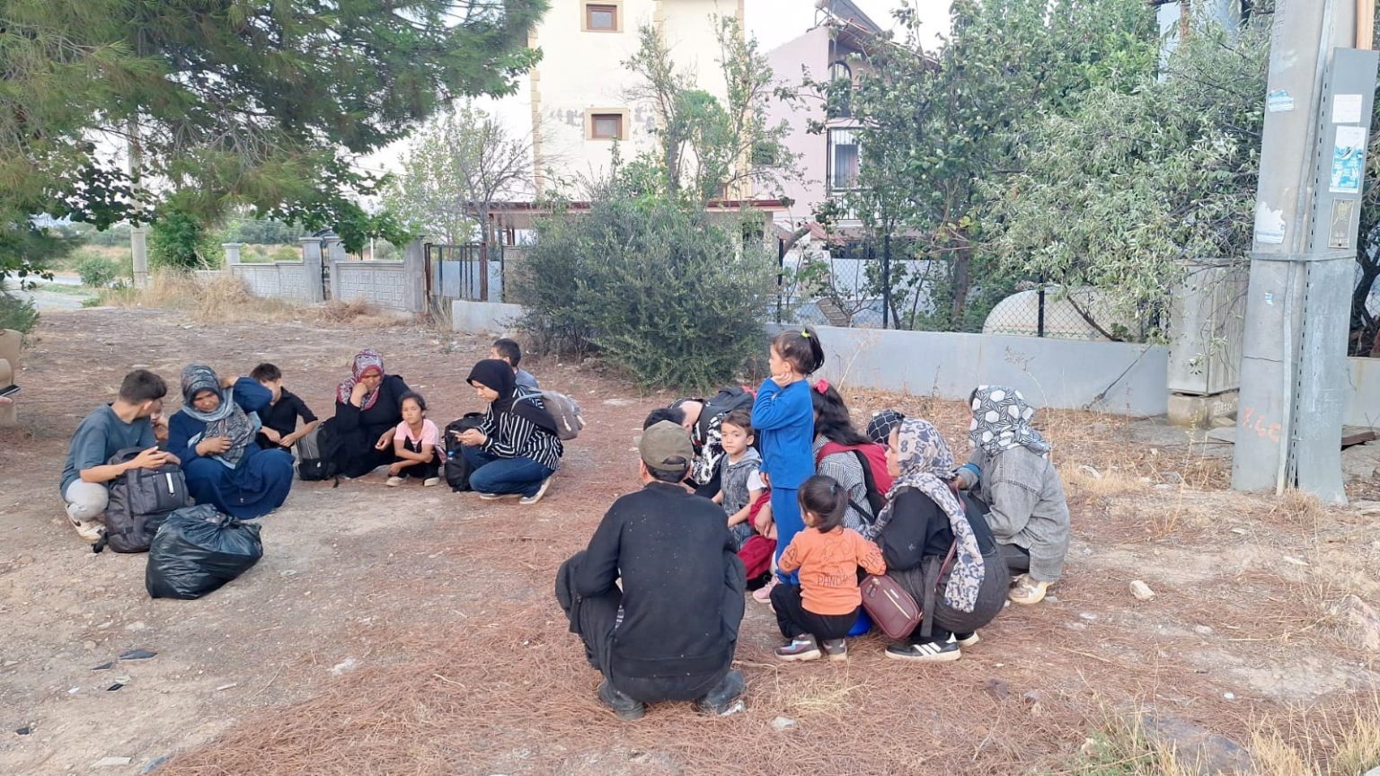 izmirde-46-duzensiz-gocmen-yakalandi-16-gocmen-kurtarildi